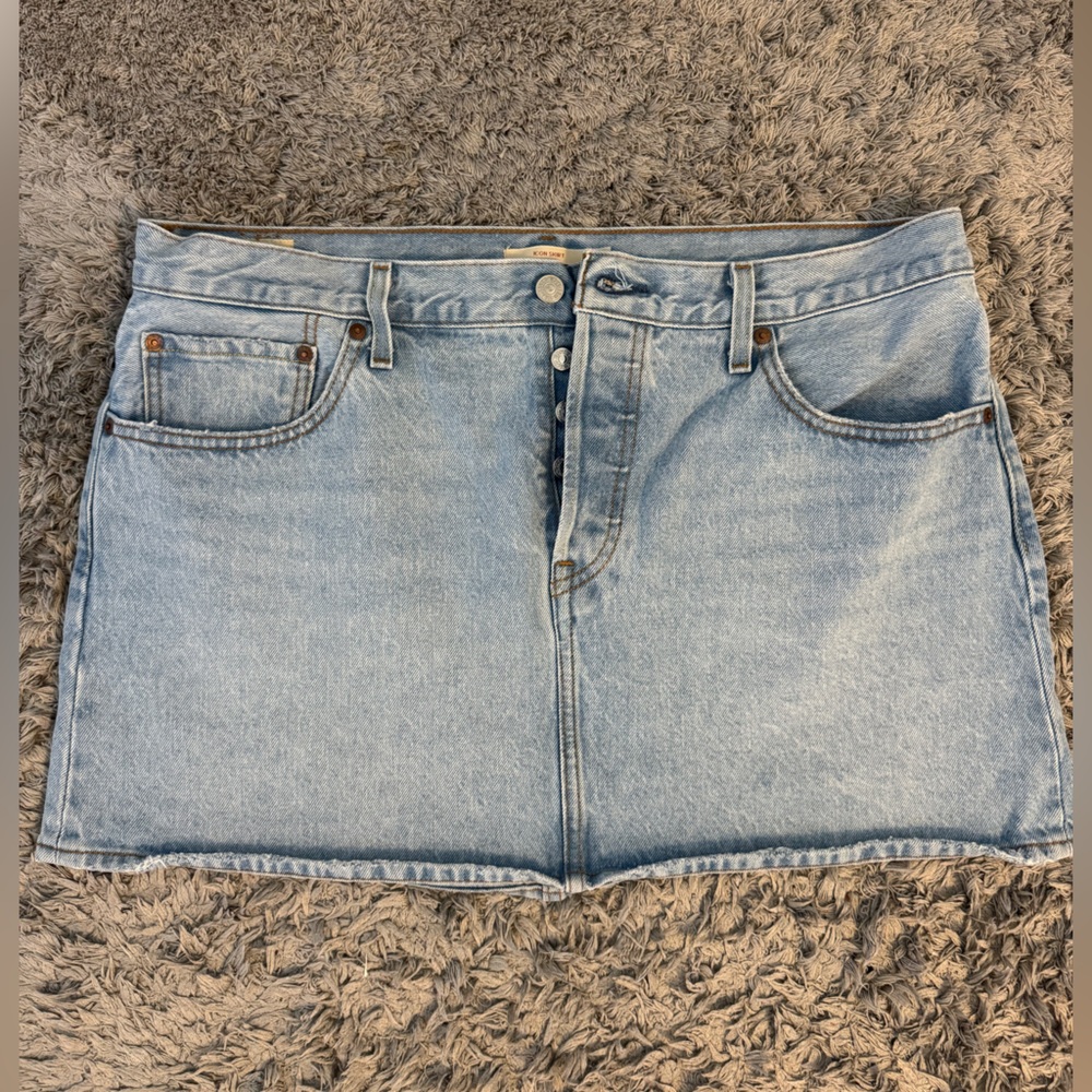 Levi’s Light Wash Denim Mini Skirt